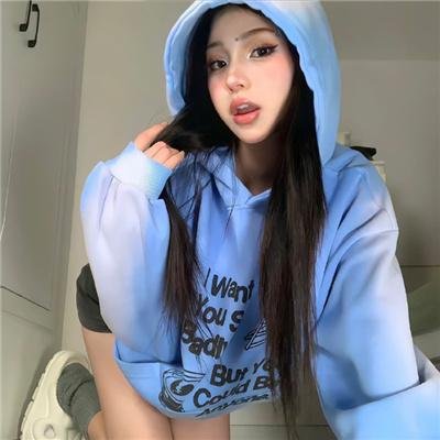 蓝色嘴巴的脸
